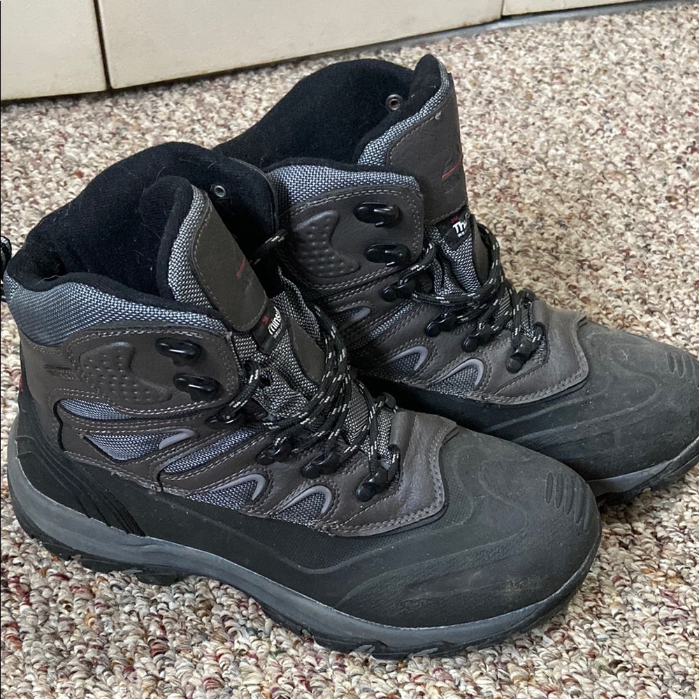 Nortiv8 Black and Gray High-Top Snow Boots with Durable Soles